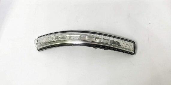 Повторитель указателя поворотов на зеркале правый 87624-1W000 MOBIS