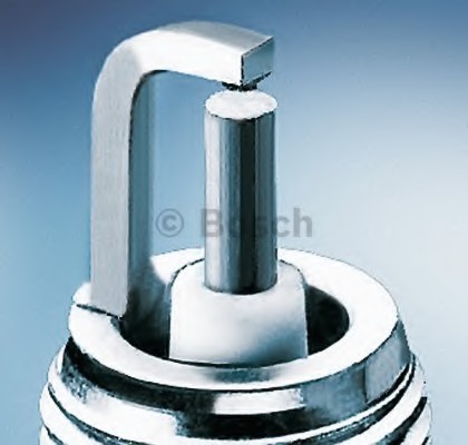 0 242 229 590 BOSCH Свеча зажигания FR8HC 0.8 SUPER JEEP, TOYOTA (пр-во Bosch)