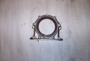 Сальник колінвала задній з корпусом 214402F600 HYUNDAI/KIA/MOBIS