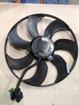Фото 253801R600 Двигун із крильчаткою радіатора охолодження в зборі. Veloster /11--*/, ACCENT /14--*/ 253801R600 MOBIS 253801R600 MOBIS 253801R600 Двигун із крильчаткою радіатора охолодження в зборі. Veloster /11--*/, ACCENT /14--*/